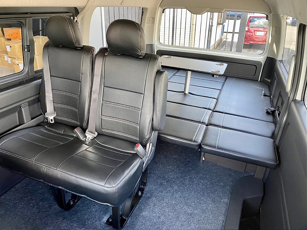 トヨタ ハイエース(4枚目)