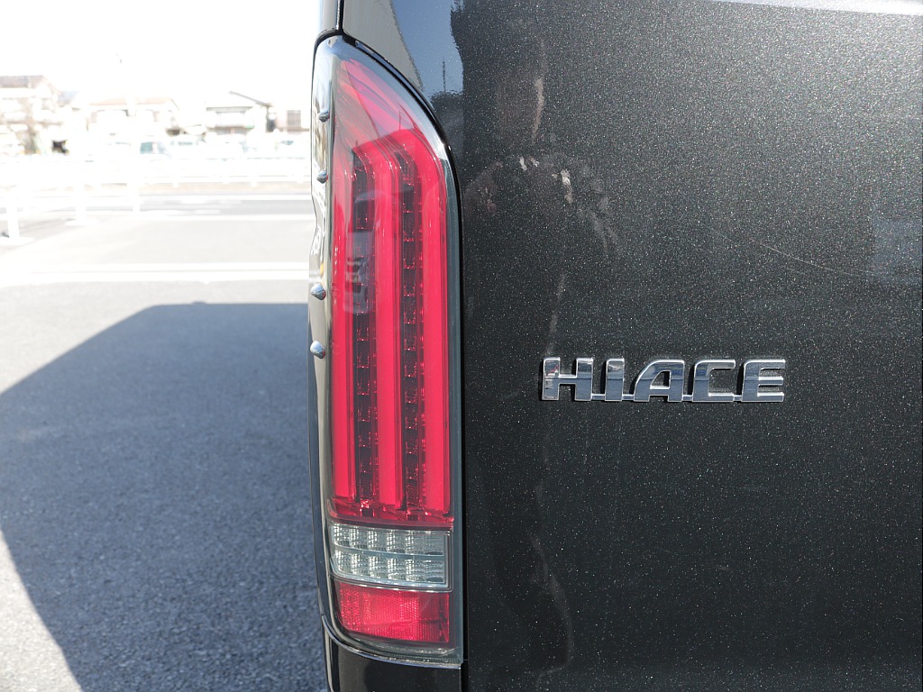 新車ワゴンＧＬファミリーに好評のＮＥＷＡＳシートアレンジ車両入庫！オリジナルフロントスポイラーオリジナルオーバーフェンダーオリジナルＬＥＤテールオリジナル１７インチアルミＢＩＧ－Ｘ１１インチナビ装備！