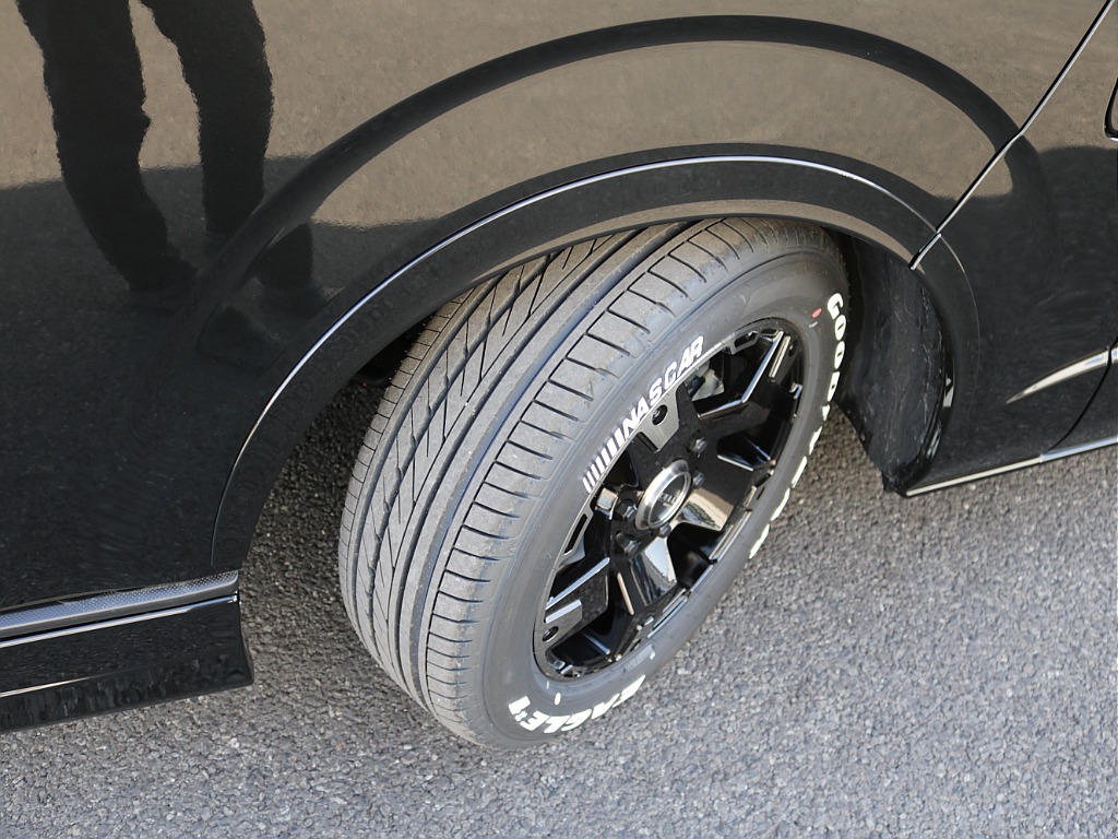 新車ワゴンＧＬファミリーに好評のＮＥＷＡＳシートアレンジ車両入庫！オリジナルフロントスポイラーオリジナルオーバーフェンダーオリジナルＬＥＤテールオリジナル１７インチアルミＢＩＧ－Ｘ１１インチナビ装備！