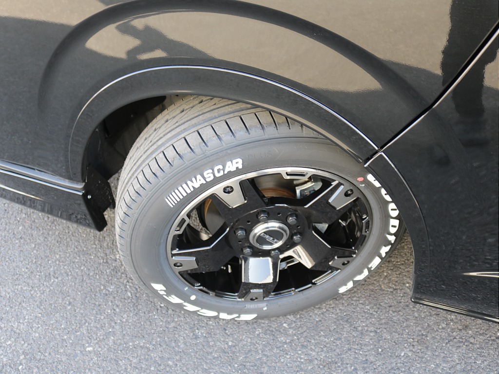 新車ワゴンＧＬファミリーに好評のＮＥＷＡＳシートアレンジ車両入庫！オリジナルフロントスポイラーオリジナルオーバーフェンダーオリジナルＬＥＤテールオリジナル１７インチアルミＢＩＧ－Ｘ１１インチナビ装備！