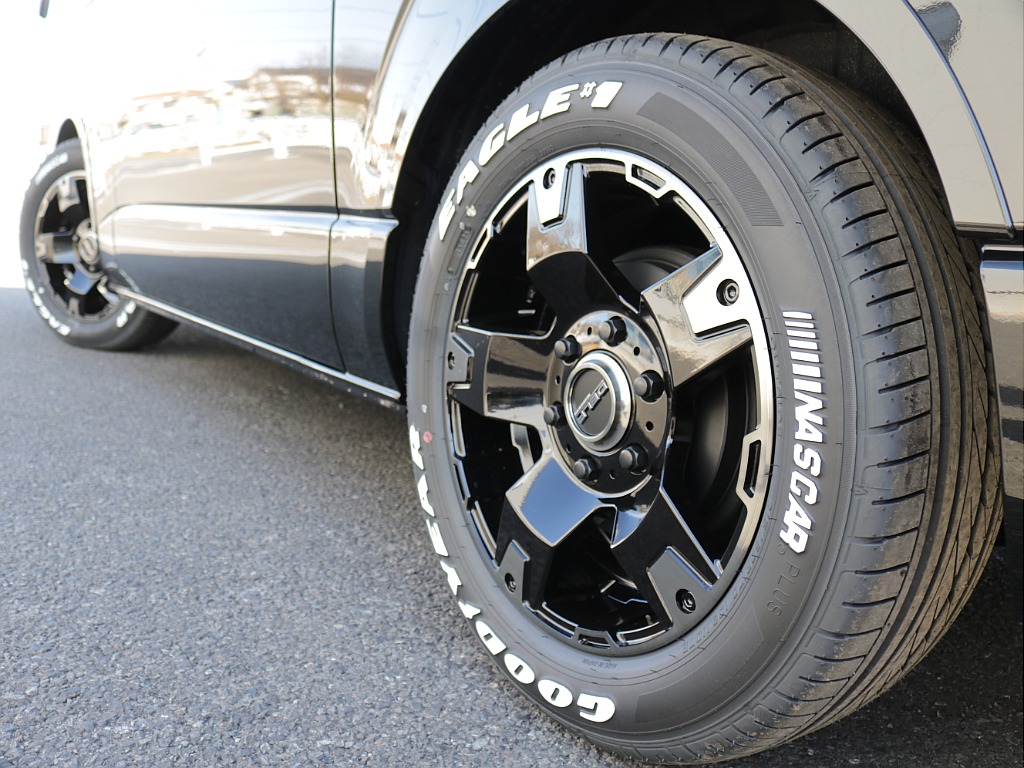 新車ワゴンＧＬファミリーに好評のＮＥＷＡＳシートアレンジ車両入庫！オリジナルフロントスポイラーオリジナルオーバーフェンダーオリジナルＬＥＤテールオリジナル１７インチアルミＢＩＧ－Ｘ１１インチナビ装備！