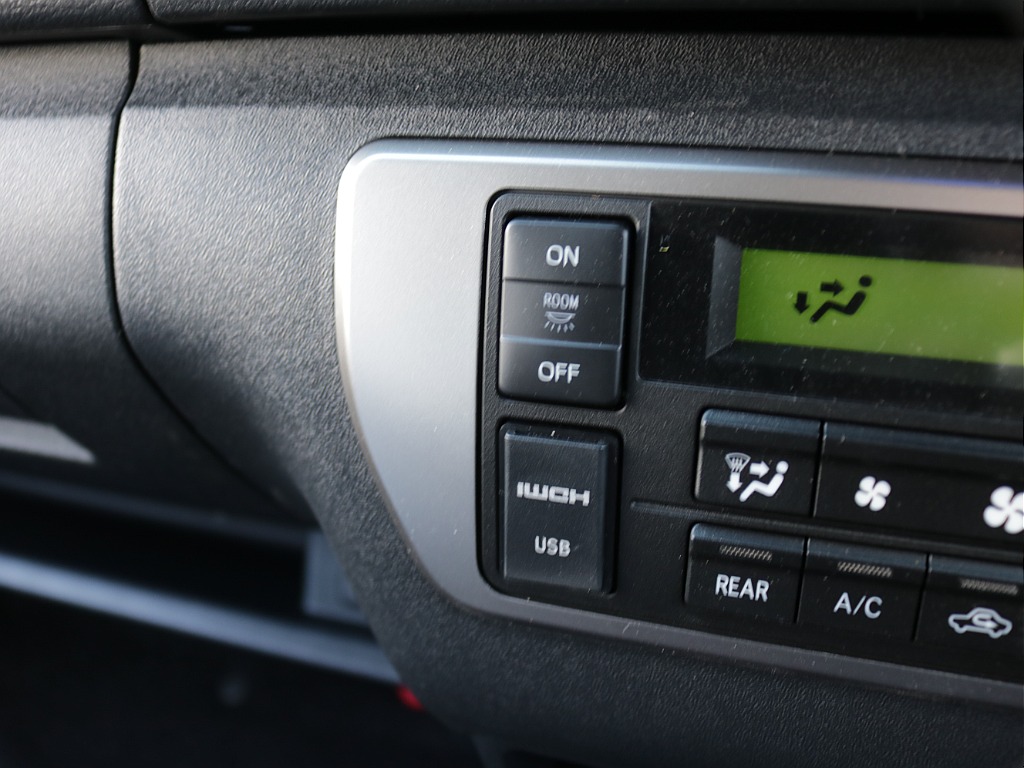 新車ワゴンＧＬファミリーに好評のＮＥＷＡＳシートアレンジ車両入庫！オリジナルフロントスポイラーオリジナルオーバーフェンダーオリジナルＬＥＤテールオリジナル１７インチアルミＢＩＧ－Ｘ１１インチナビ装備！