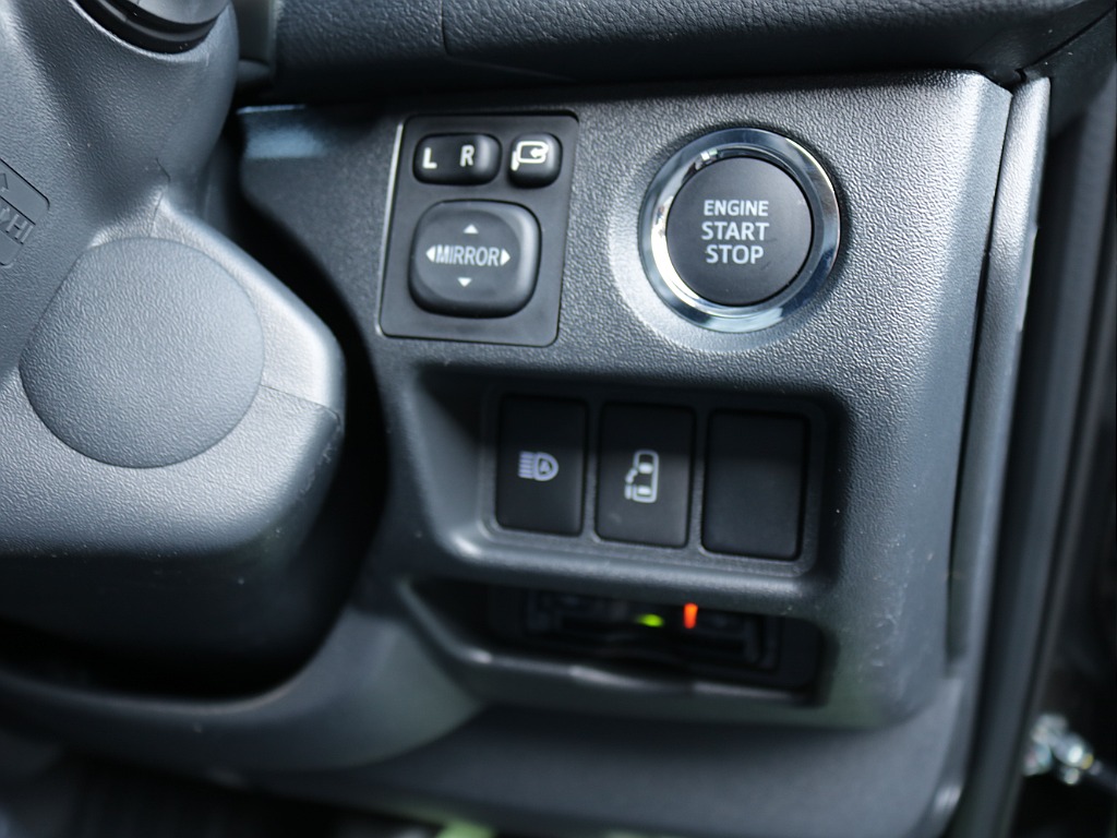 新車ワゴンＧＬファミリーに好評のＮＥＷＡＳシートアレンジ車両入庫！オリジナルフロントスポイラーオリジナルオーバーフェンダーオリジナルＬＥＤテールオリジナル１７インチアルミＢＩＧ－Ｘ１１インチナビ装備！