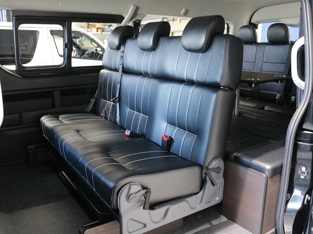 新車ワゴンＧＬファミリーに好評のＮＥＷＡＳシートアレンジ車両入庫！オリジナルフロントスポイラーオリジナルオーバーフェンダーオリジナルＬＥＤテールオリジナル１７インチアルミＢＩＧ－Ｘ１１インチナビ装備！