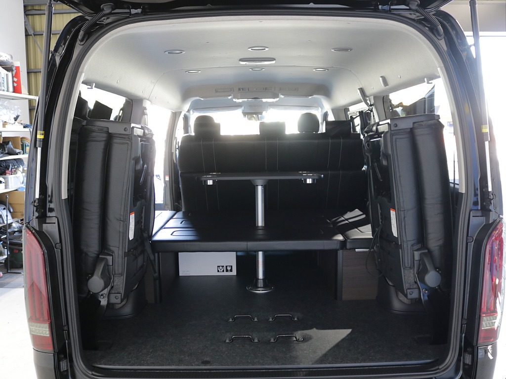 新車ワゴンＧＬファミリーに好評のＮＥＷＡＳシートアレンジ車両入庫！オリジナルフロントスポイラーオリジナルオーバーフェンダーオリジナルＬＥＤテールオリジナル１７インチアルミＢＩＧ－Ｘ１１インチナビ装備！