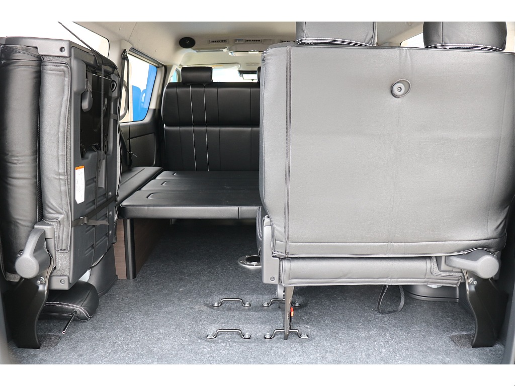 4列目は跳ね上げも可能！