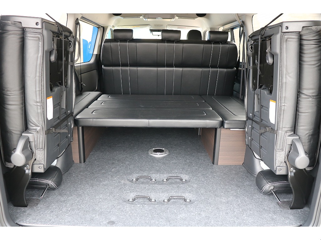 4列目は跳ね上げも可能！