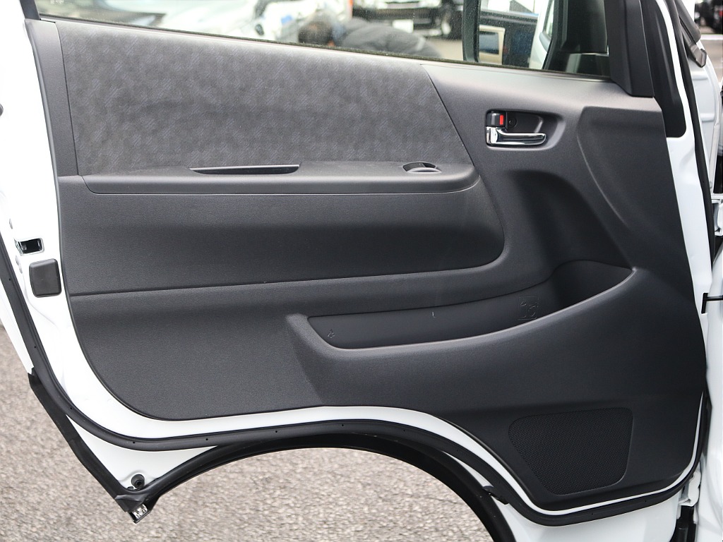 ＦＬＥＸグループは「すべての人に愛車を」をコンセプトに車種別に全国展開中！愛車と一緒に、ライフスタイルを充実させてもらいたいという思いで、ランクル仙台泉店では皆様のご要望になんでもお応えします♪