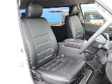 シートカバーはレザー調のブラックシートカバーをお取付しております！