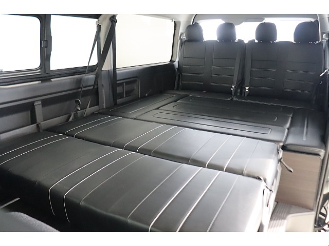 車中泊に最適なフルフラット展開が可能です♪