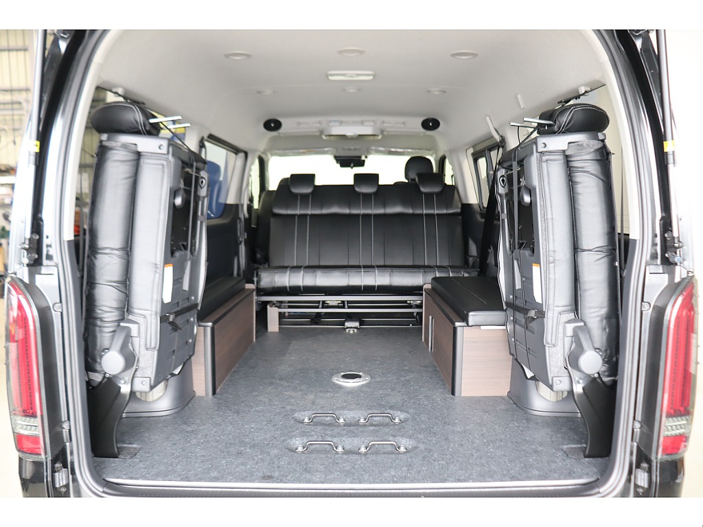 フロア施工済みでお荷物も積載が可能です！