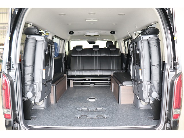 フロア施工済みでお荷物も積載が可能です！