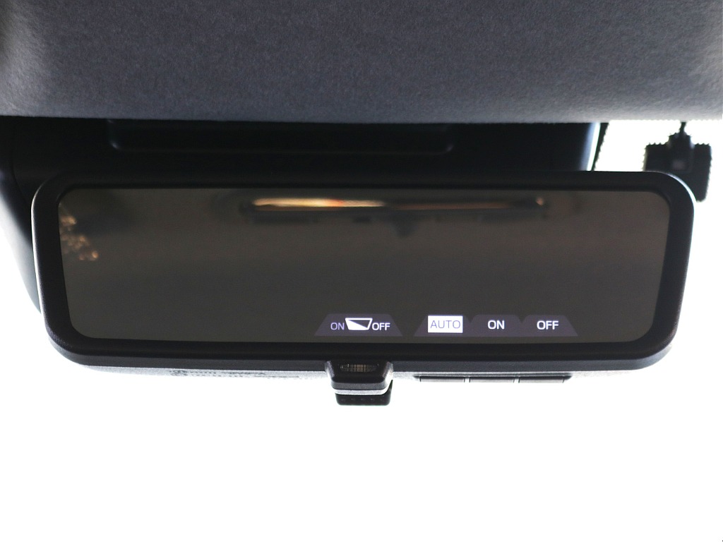 モニターと鏡面で切り替え可能