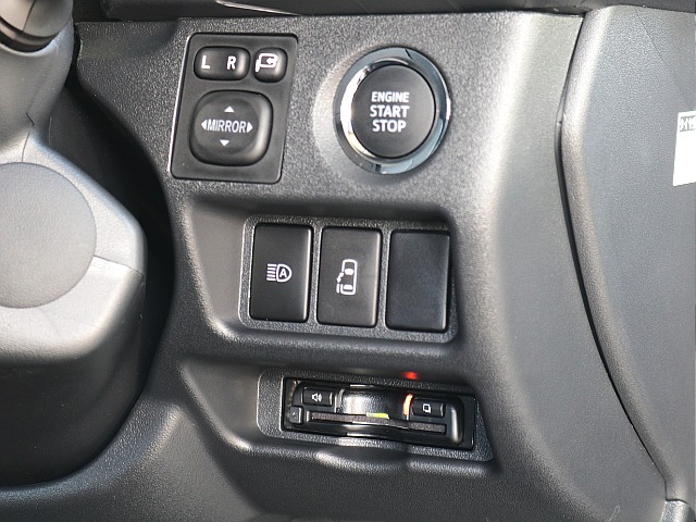 プッシュ式スタート・オートハイビームスイッチ・パワースライドドアスイッチ・ビルトインETC