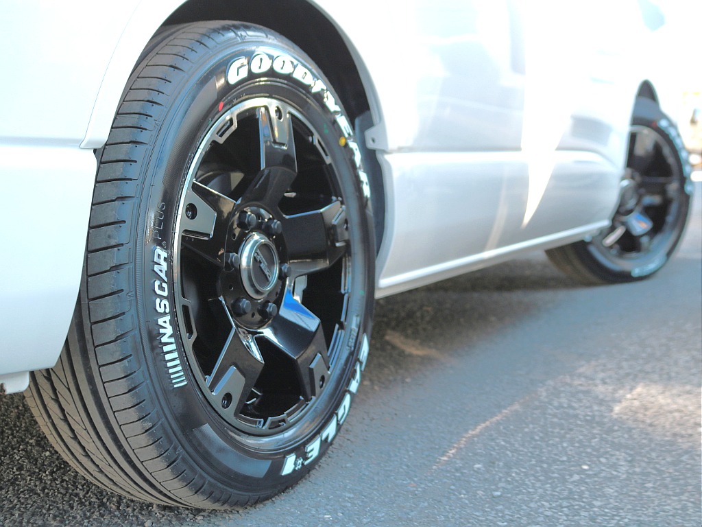 Delf03　17インチアルミホイール×ナスカーホワイトレタータイヤ☆