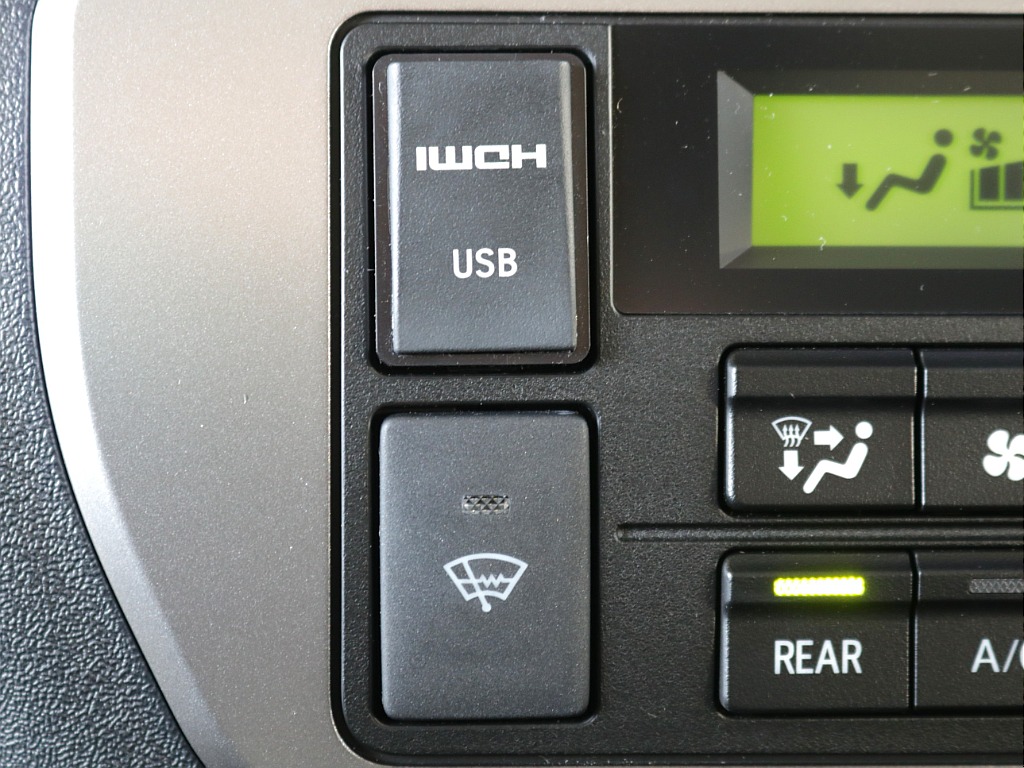 HDMIポート・デアイサースイッチ