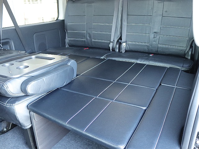 10人前向き車中泊仕様となっております♪