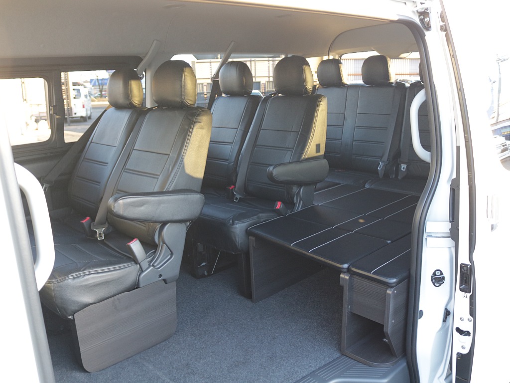 2列目以降もオリジナルシートカバー装着済み！！汚れや劣化の緩和にもなりお手入れもしやすくなります♪