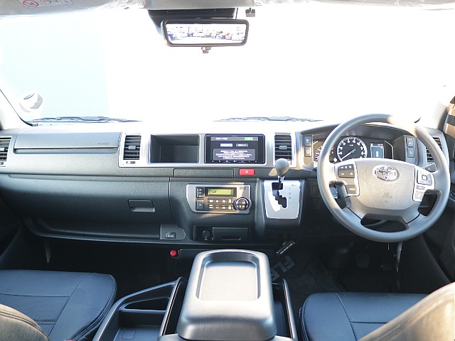 運転席・助手席はワゴンならではの広々空間！！快適性もばっちりですので長距離ドライブでも安心♪