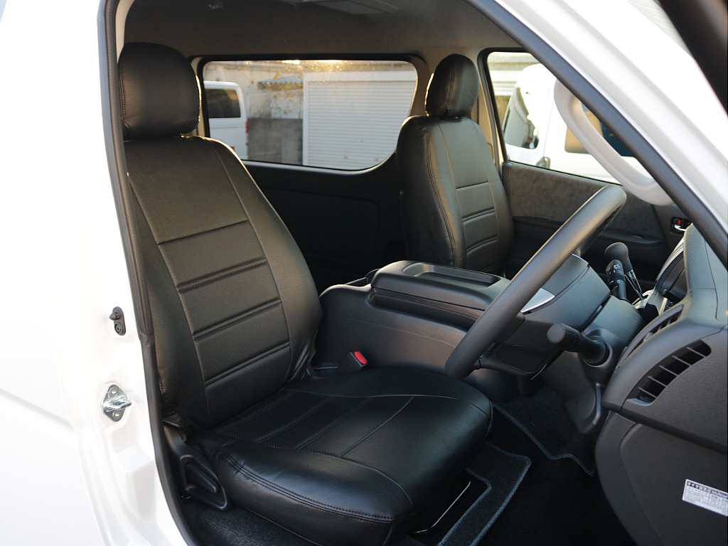 オリジナルシートカバー装着済み！！シートカバーは一つに統一されておりお洒落な内装になっております♪