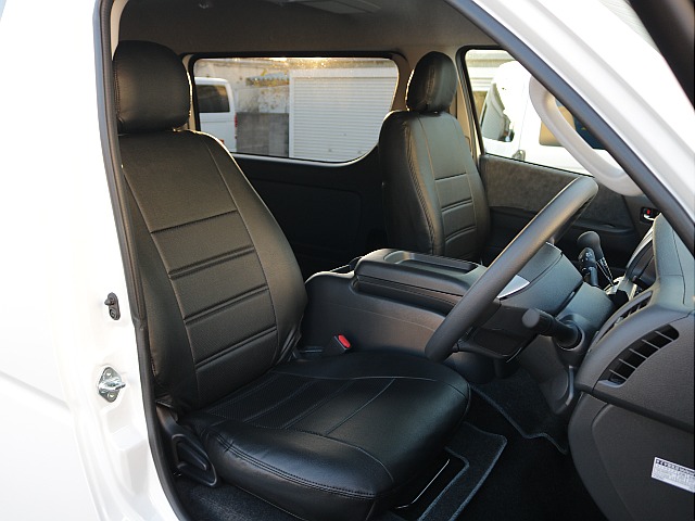 オリジナルシートカバー装着済み！！シートカバーは一つに統一されておりお洒落な内装になっております♪