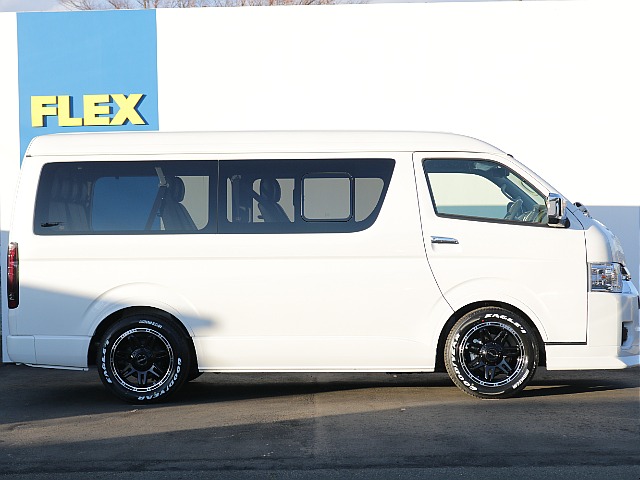 大変便利なパワースライドドア付き！！荷物の出し入れや乗り降りも楽々できちゃいますね♪