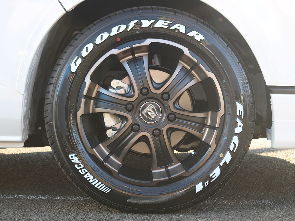 足元はバルベロ・アーバングランデ17インチAWにナスカータイヤを装着済みです♪