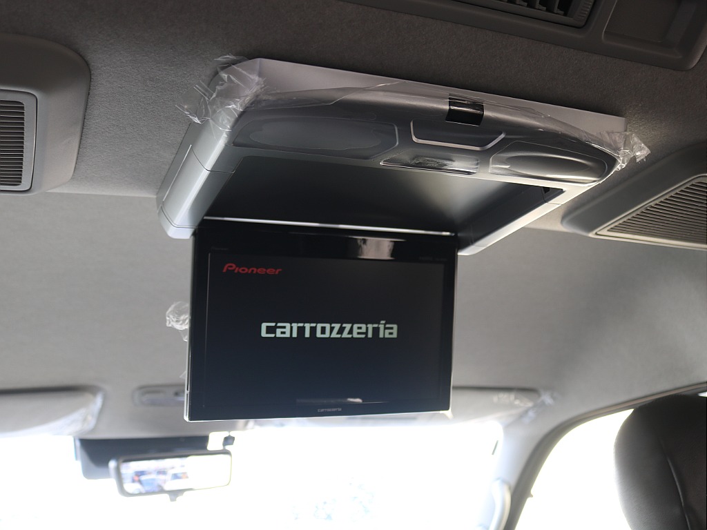 カロッツェリアフリップダウンモニターを装着済み♪後席でも楽しくお過ごしいただけます♪