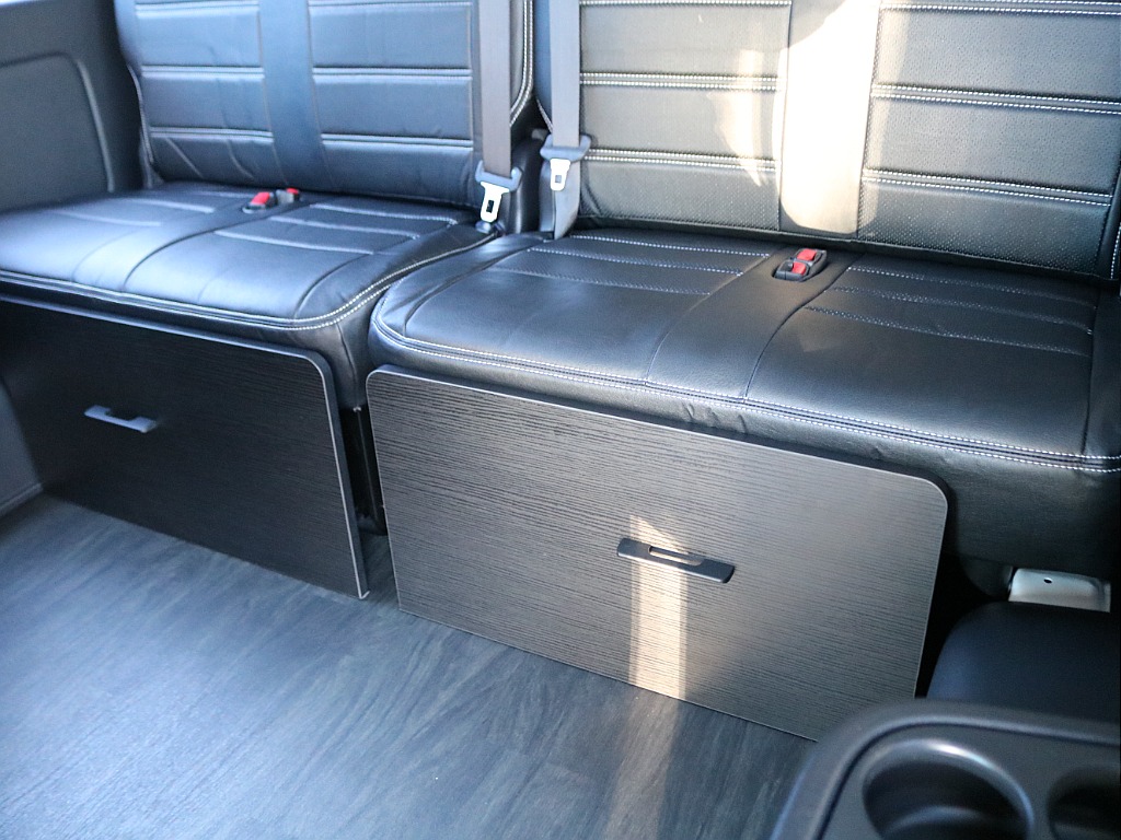 収納BOXは４列目シートの下に収まるので、乗車時は邪魔になりません！