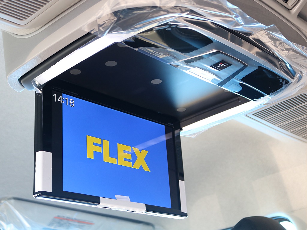 アルパイン製フリップダウンモニターもお取付しております！