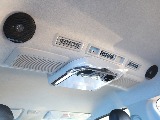 ルーフスピーカーをお取付しております！後部座席での音が聞こえずらいという悩みがこれで解消されます！