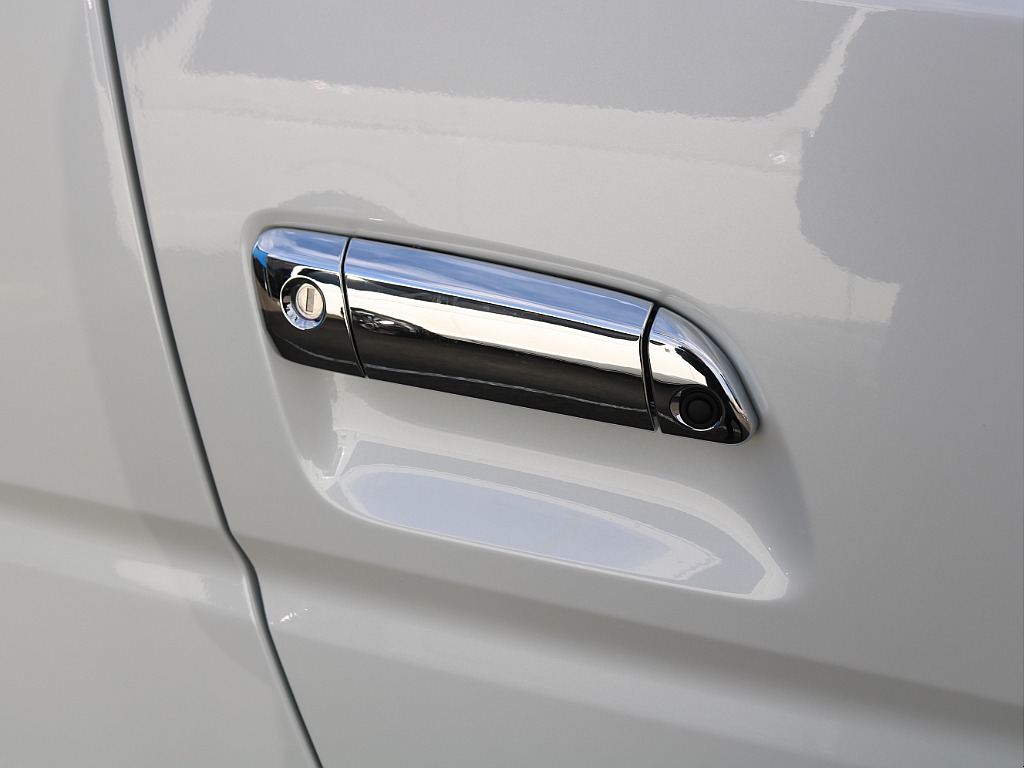 ＦＬＥＸグループは「すべての人に愛車を」をコンセプトに車種別に全国展開中！愛車と一緒に、ライフスタイルを充実させてもらいたいという思いで、ランクル仙台泉店では皆様のご要望になんでもお応えします♪