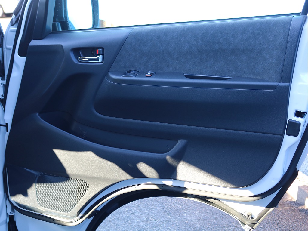 ＦＬＥＸグループは「すべての人に愛車を」をコンセプトに車種別に全国展開中！愛車と一緒に、ライフスタイルを充実させてもらいたいという思いで、ランクル仙台泉店では皆様のご要望になんでもお応えします♪