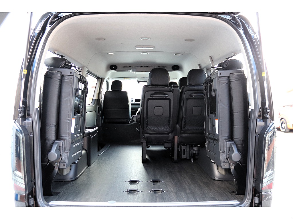 ウォークスルーでお荷物もしっかりとお積み頂けます♪