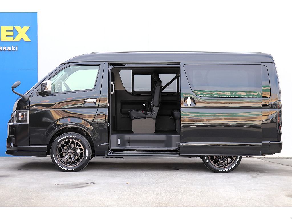 パワースライドドア付きで乗り降りも楽々です♪