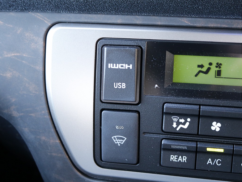 HDMIポート付きでスマホとミラーリングも可能です☆