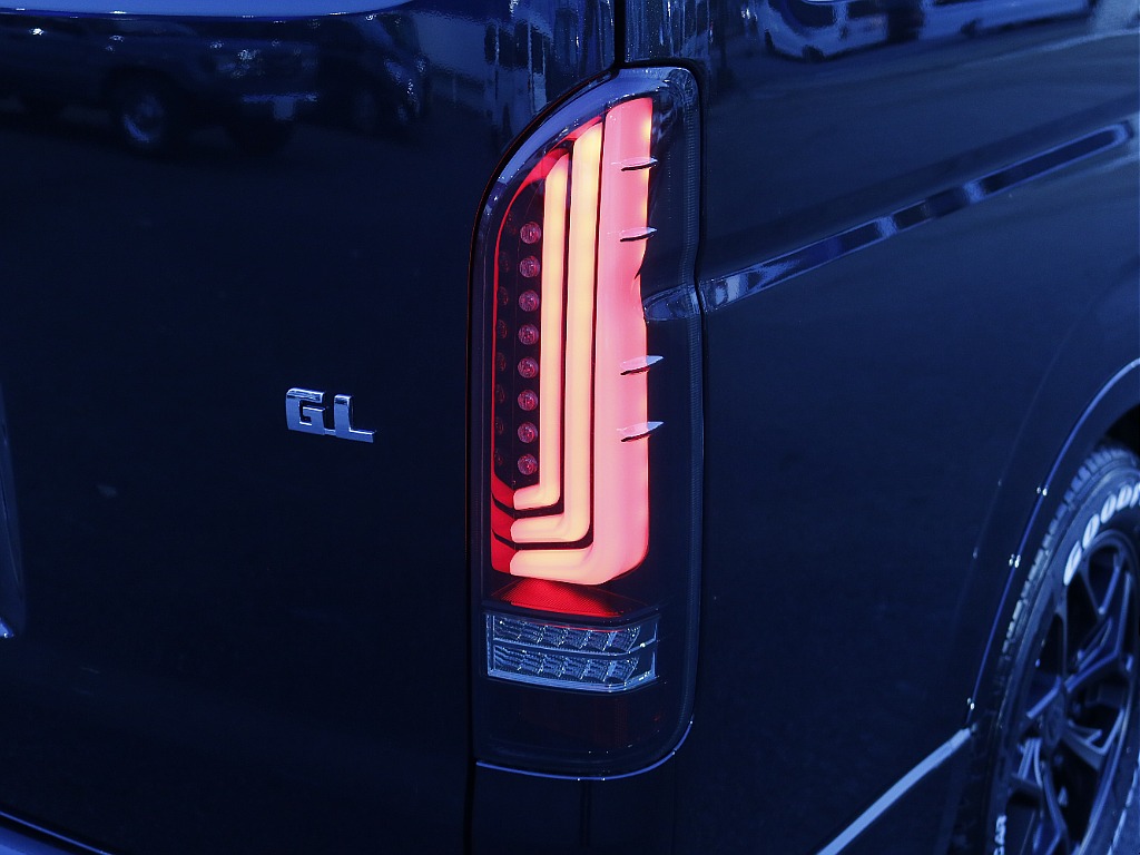 アルティメットタイプ2LEDテールランプをインストール☆流れるシーケンシャルウィンカーの新作テールランプです☆