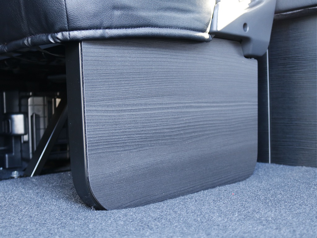 サイドフットパネル付きです☆足元を隠してよりスタイリッシュに変更済みです☆