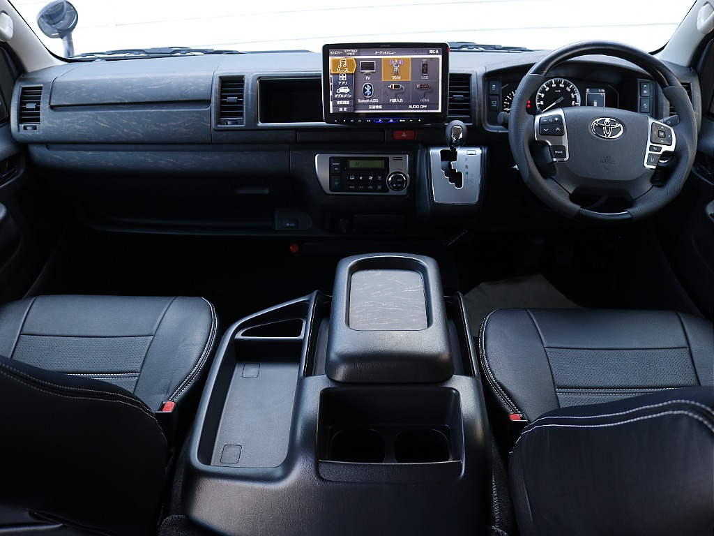 茨城県つくば市にハイエース専門の新車・中古車の展示場を展開！人気のグレード・年式をその場で見比べられます♪皆様のご来場、お問合せを心よりお待ちしております☆