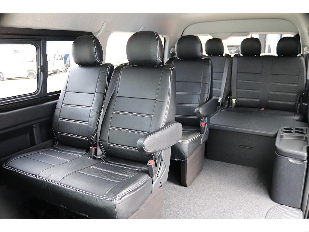 全席シートカバー完備！　お手入れもラクラク♪
