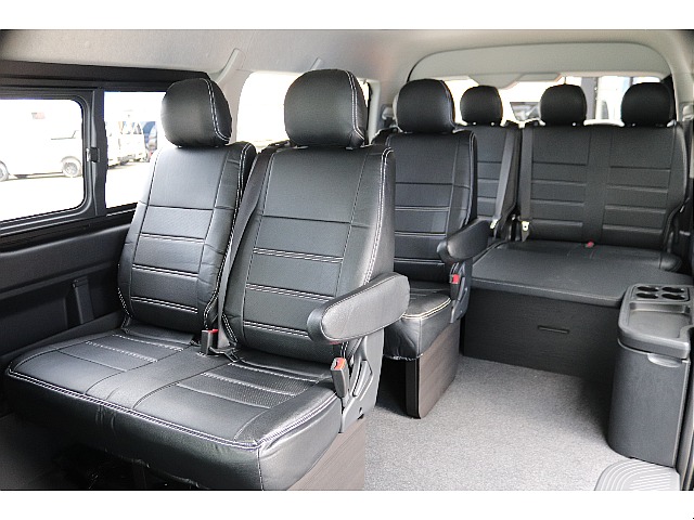 全席シートカバー完備！　お手入れもラクラク♪