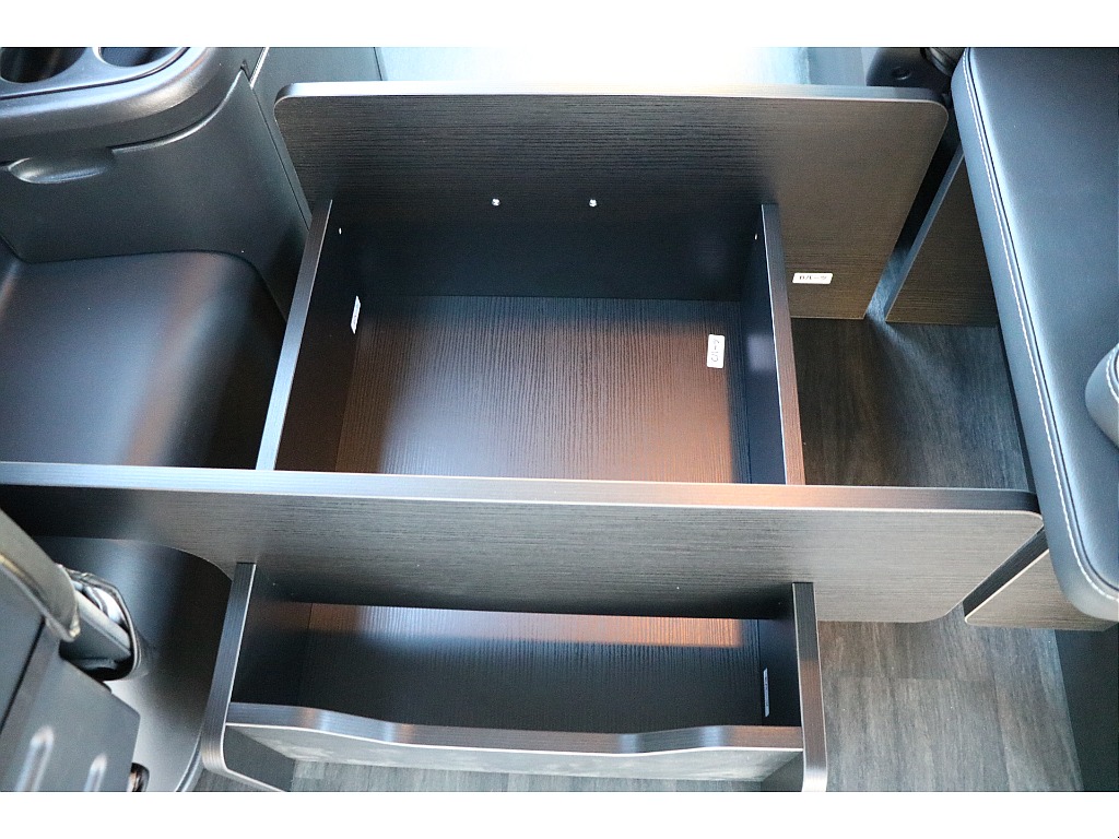 ベッドの中は収納ボックス！