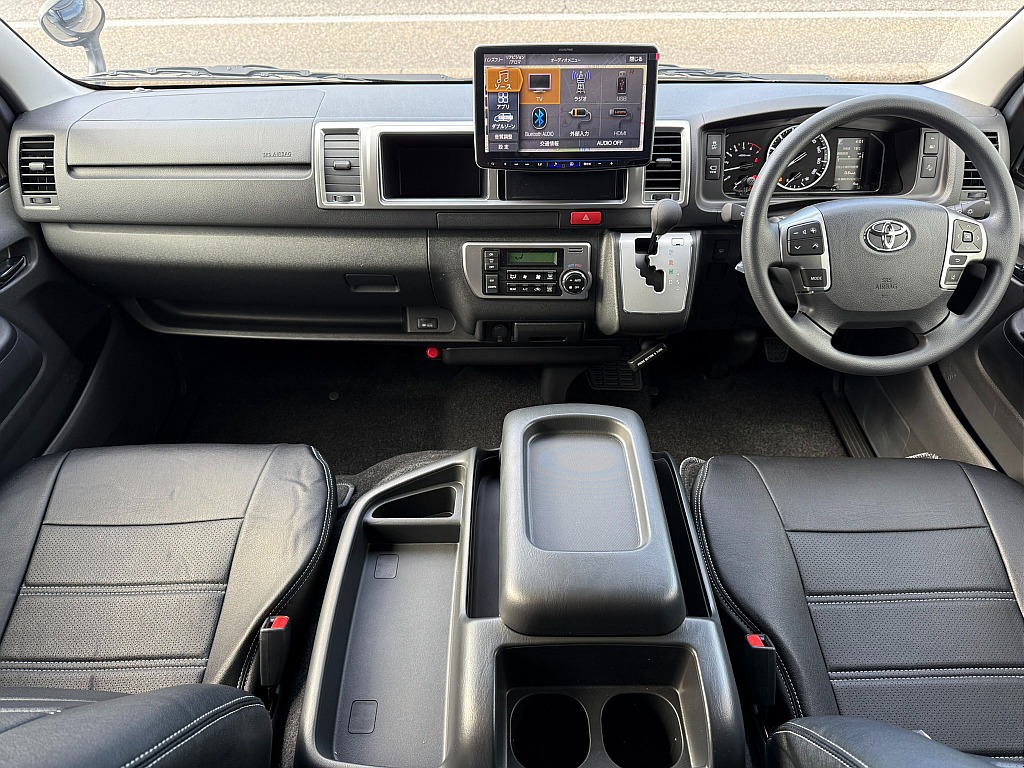 トヨタ ハイエース(2枚目)
