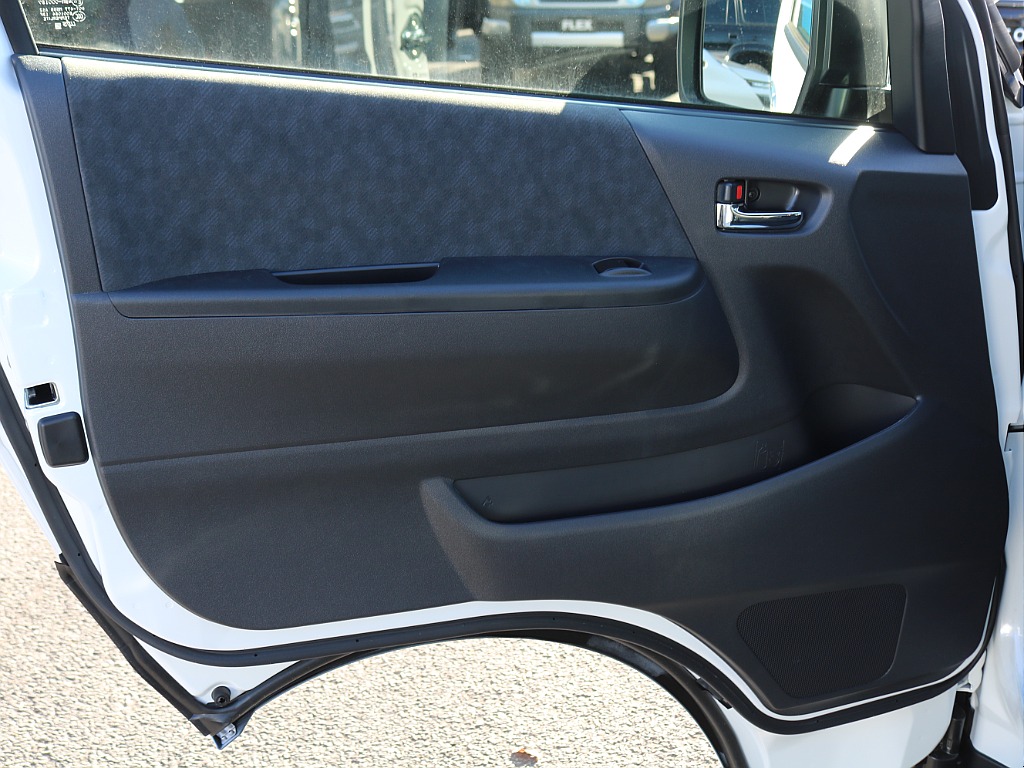 ＦＬＥＸグループは「すべての人に愛車を」をコンセプトに車種別に全国展開中！愛車と一緒に、ライフスタイルを充実させてもらいたいという思いで、ランクル仙台泉店では皆様のご要望になんでもお応えします♪