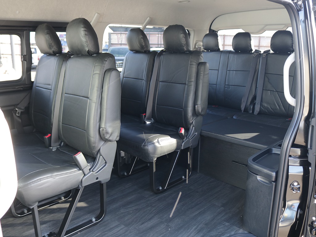 2列目以降もオリジナルシートカバー装着済み！！汚れや劣化の緩和にもなりお手入れもしやすくなります♪