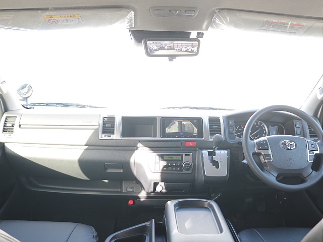 運転席・助手席はワゴンならではの広々空間！！快適性もばっちりですので長距離ドライブでも安心♪