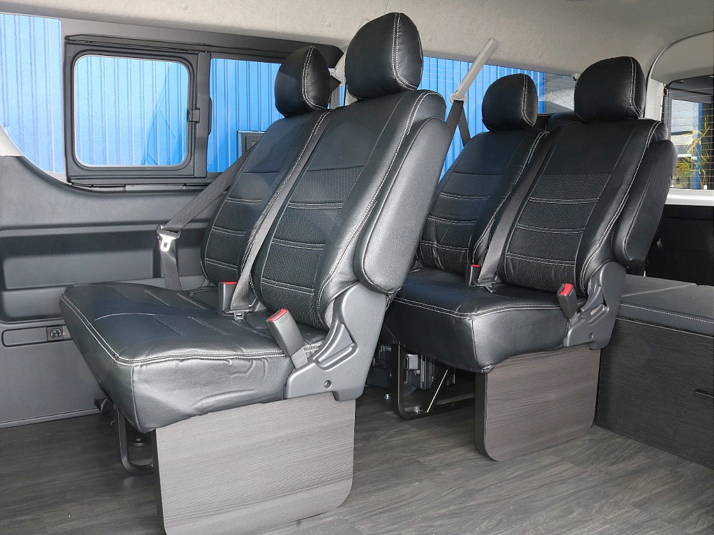 トヨタ ハイエース(4枚目)