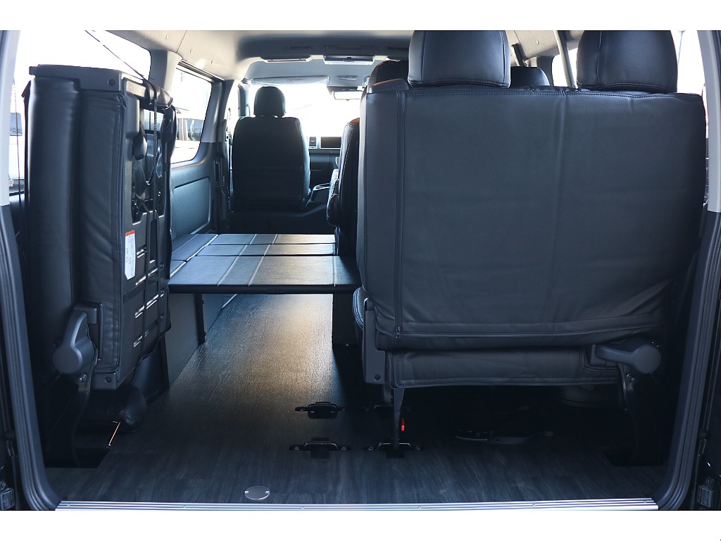 4列目シートは跳ね上げも可能！