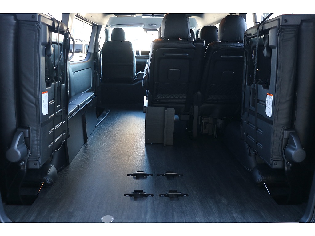 4列目シートは跳ね上げも可能！