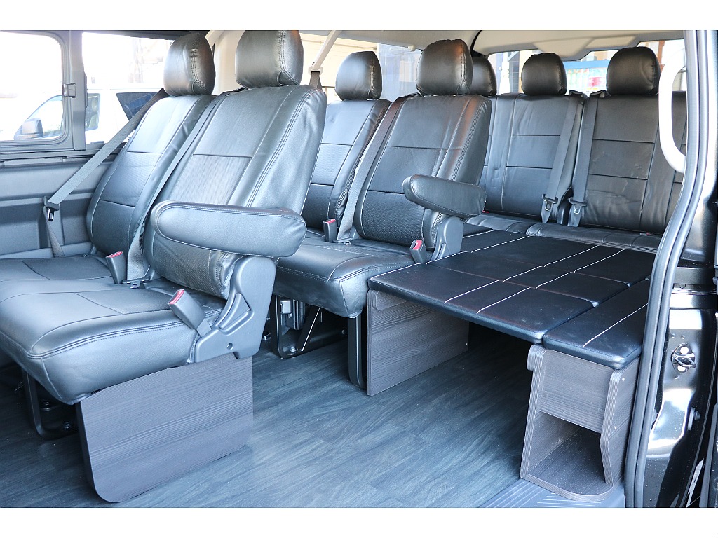 後部スペースは広々！